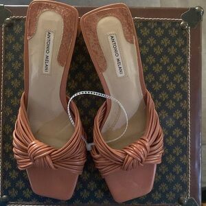 Antonio Melani Leather Strappy w/Rose Knot, Tan, Size 8.5, Cushioned Insole NWOB